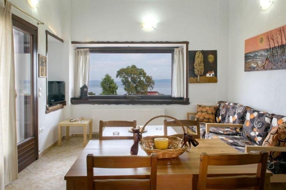 Katevi Luxury Seafront Villa Ierissos Exterior foto